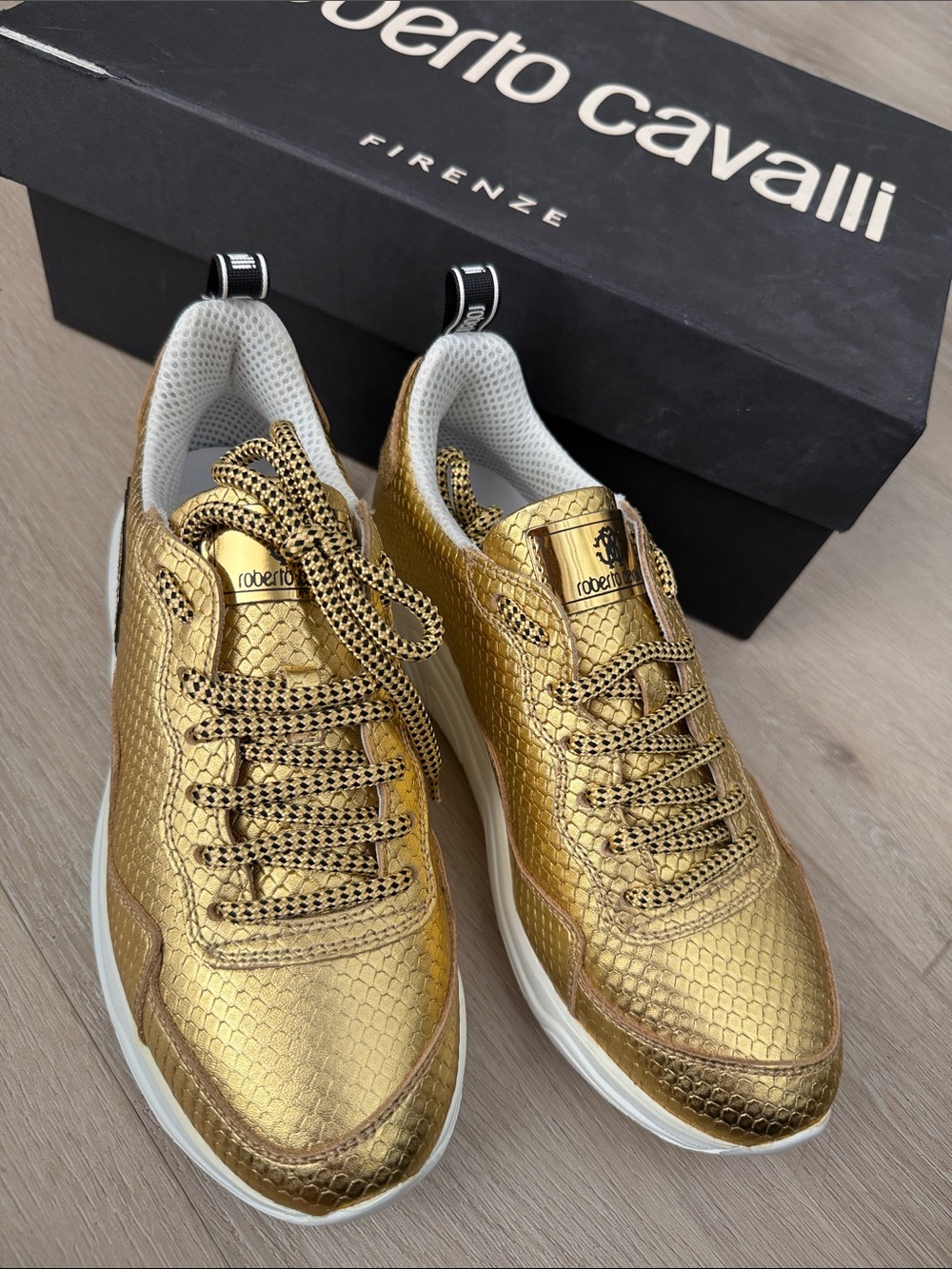 Roberto Cavalli women’s Class sneakers in gold